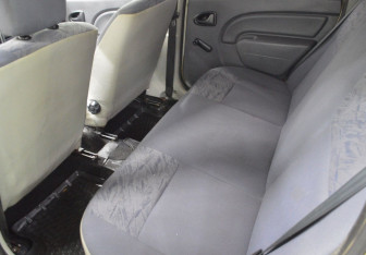 Подержанный автомобиль Renault Logan Sedan 2009 года (11 фото)