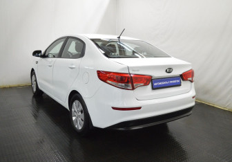 Подержанный автомобиль Kia Rio Sedan 2016 года (7 фото)