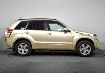 Подержанный автомобиль Suzuki Grand Vitara 2007 года (4 фото)