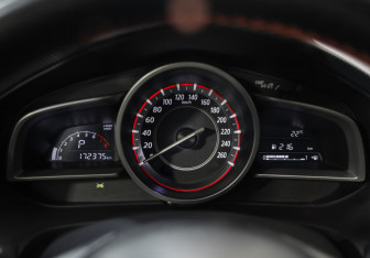 Подержанный автомобиль Mazda 3 Sedan 2014 года (12 фото)