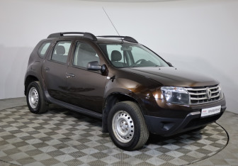 Подержанный автомобиль Renault Duster 2014 года (3 фото)