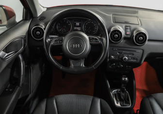 Подержанный автомобиль Audi A1 2012 года (11 фото)