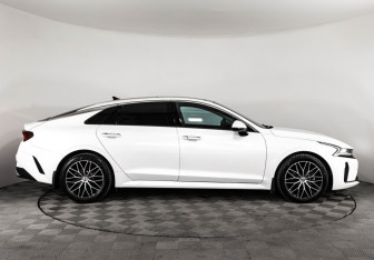 Подержанный автомобиль Kia K5 2022 года (6 фото)