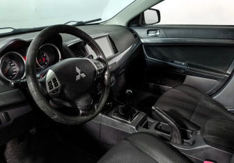 Подержанный автомобиль Mitsubishi Lancer Sedan 2009 года (9 фото)