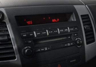 Подержанный автомобиль Mitsubishi Outlander 2012 года (13 фото)