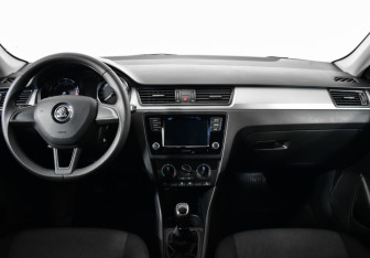 Подержанный автомобиль Skoda Rapid Liftback 2019 года (12 фото)