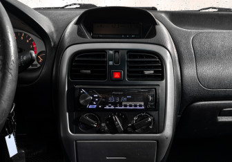 Подержанный автомобиль Mitsubishi Carisma Sedan 2003 года (16 фото)