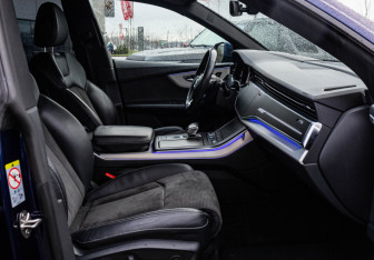 Подержанный автомобиль Audi Q8 2021 года (20 фото)