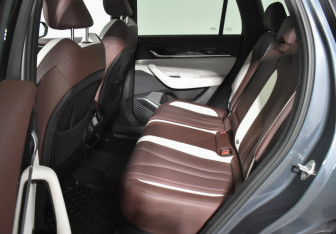 Подержанный автомобиль Geely Monjaro 2022 года (11 фото)