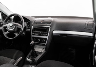 Подержанный автомобиль Skoda Octavia Liftback 2012 года (10 фото)