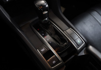 Подержанный автомобиль Honda Civic Hatchback 2017 года (15 фото)