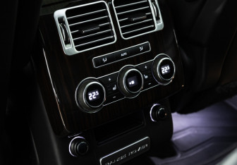 Подержанный автомобиль Land Rover Range Rover 2015 года (27 фото)