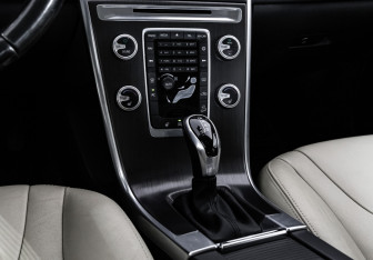 Подержанный автомобиль Volvo XC60 2015 года (13 фото)