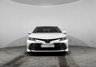 Подержанный автомобиль Toyota Camry Sedan 2019 года (2 фото)