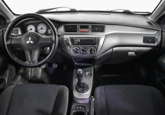 Подержанный автомобиль Mitsubishi Lancer Sedan 2007 года (13 фото)