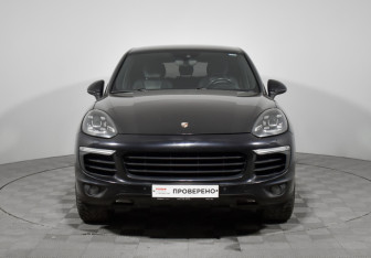 Подержанный автомобиль Porsche Cayenne 2015 года (2 фото)