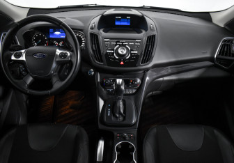 Подержанный автомобиль Ford Kuga 2013 года (11 фото)