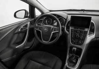 Подержанный автомобиль Opel Astra Hatchback 2011 года (9 фото)
