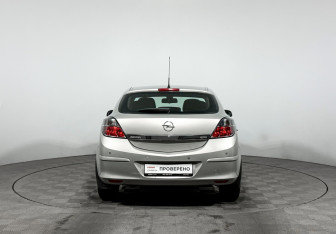 Подержанный автомобиль Opel Astra Hatchback 2008 года (6 фото)