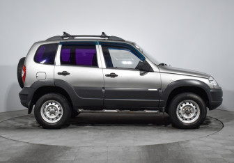Подержанный автомобиль Chevrolet Niva 2011 года (4 фото)