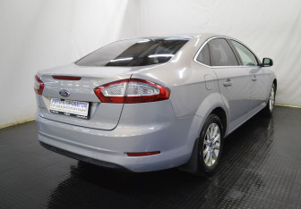 Подержанный автомобиль Ford Mondeo Sedan 2012 года (5 фото)