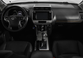 Подержанный автомобиль Toyota Land Cruiser Prado 2018 года (14 фото)