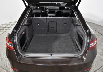 Подержанный автомобиль Skoda Superb Liftback 2018 года (18 фото)