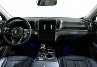 Подержанный автомобиль Hongqi HS3 2024 года (13 фото)
