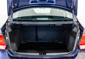 Подержанный автомобиль Volkswagen Polo Sedan 2015 года (17 фото)