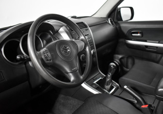 Подержанный автомобиль Suzuki Grand Vitara 2013 года (9 фото)