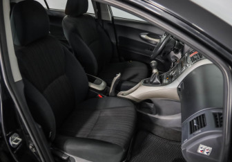 Подержанный автомобиль Toyota Auris Hatchback 2007 года (21 фото)