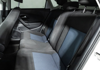 Подержанный автомобиль Volkswagen Polo Sedan 2013 года (10 фото)