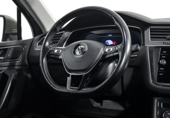 Подержанный автомобиль Volkswagen Tiguan 2018 года (15 фото)