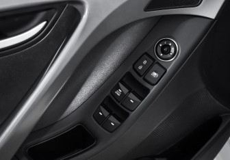 Подержанный автомобиль Hyundai Elantra Sedan 2015 года (10 фото)