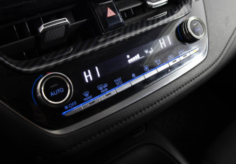 Подержанный автомобиль Toyota Corolla Sedan 2020 года (17 фото)