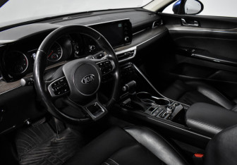 Подержанный автомобиль Kia K5 2021 года (9 фото)