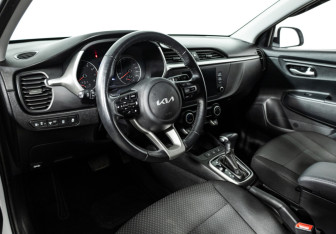 Подержанный автомобиль Kia Rio Hatchback 2021 года (11 фото)