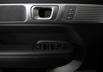 Подержанный автомобиль Hyundai Santa Fe 2025 года (19 фото)