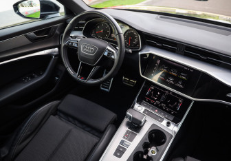 Подержанный автомобиль Audi A6 Sedan 2020 года (10 фото)