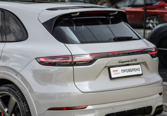Подержанный автомобиль Porsche Cayenne 2021 года (12 фото)