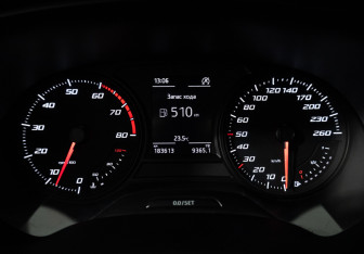 Подержанный автомобиль SEAT Leon Hatchback 2014 года (12 фото)