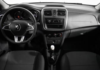 Подержанный автомобиль Renault Sandero 2021 года (13 фото)