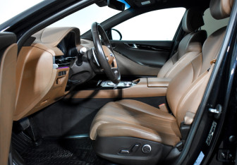 Подержанный автомобиль Genesis G80 2021 года (11 фото)