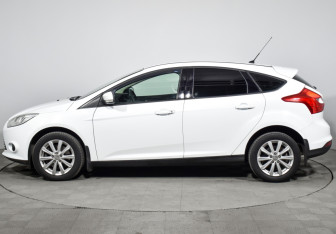 Подержанный автомобиль Ford Focus Hatchback 2014 года (8 фото)