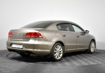 Подержанный автомобиль Volkswagen Passat Sedan 2011 года (5 фото)