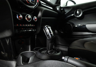 Подержанный автомобиль MINI Hatch 2021 года (19 фото)