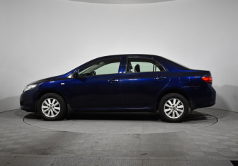 Подержанный автомобиль Toyota Corolla Sedan 2007 года (8 фото)