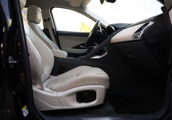 Подержанный автомобиль Jaguar E-Pace 2019 года (60 фото)