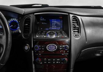 Подержанный автомобиль Infiniti QX50 2013 года (17 фото)