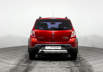 Подержанный автомобиль Renault Sandero 2014 года (6 фото)